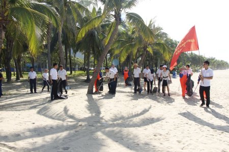 ���F(tu��n)��˾�h�T�_չ����־Ը���(d��ng)